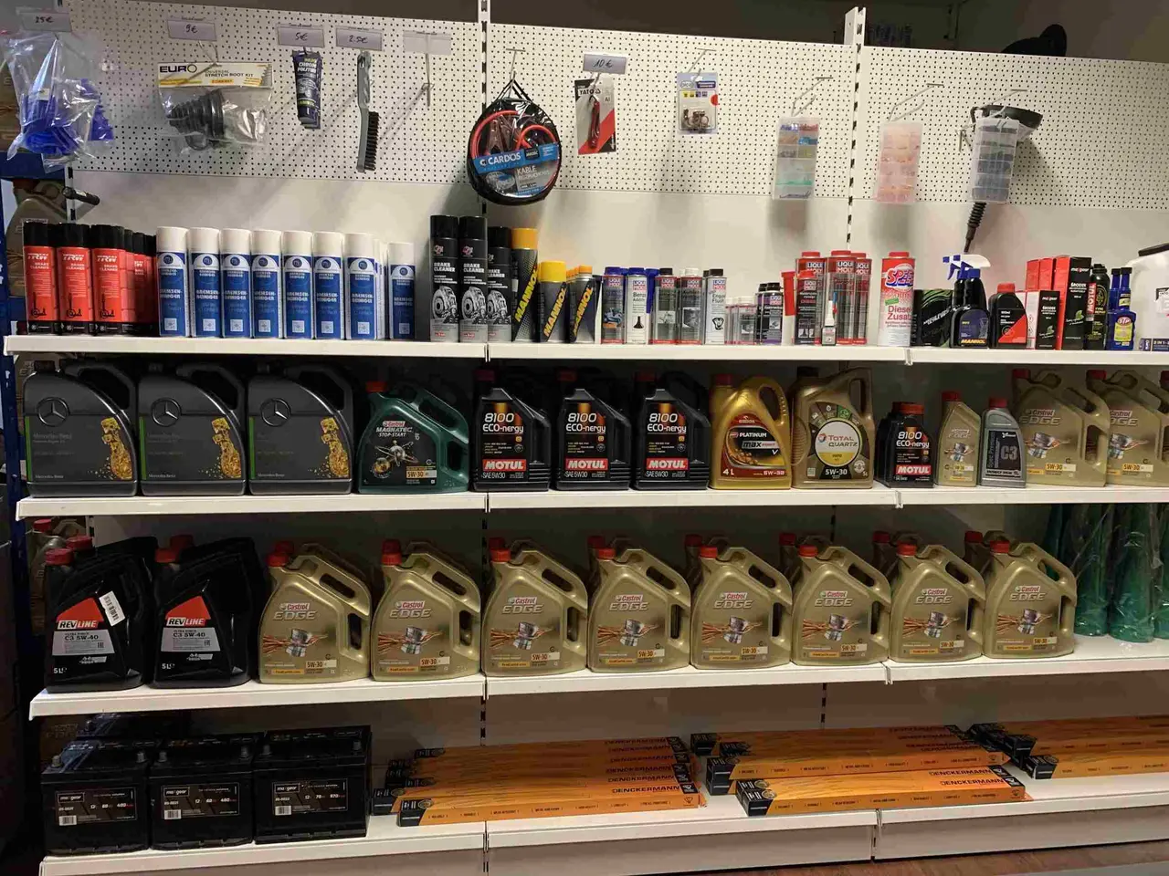 Rayonnages de pièces détachées au magasin AATEILE de Kehl